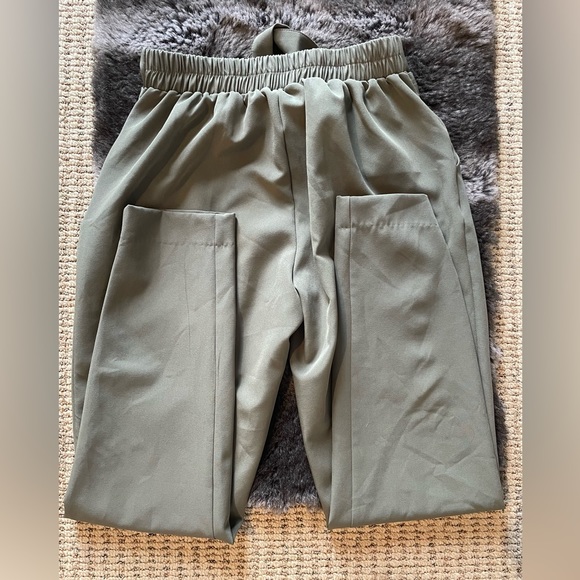 Women’s Belted Shein Dress Pants ( xs ) - Picture 3 of 4
